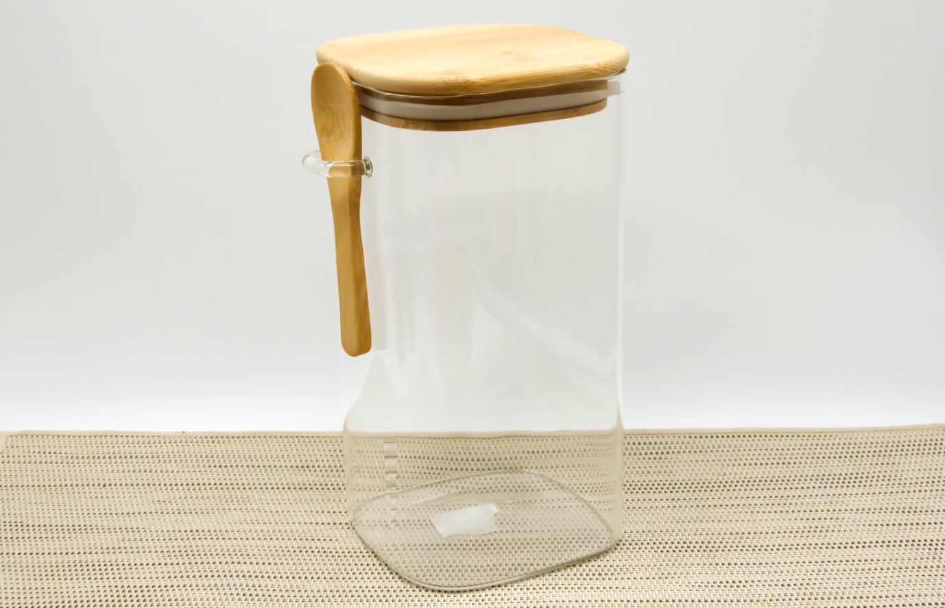 vorratsdose-mit-loeffel-fuer-vogelfutter-leer Vorratsglas 1400 ml eckig mit Bambusdeckel + Löffel