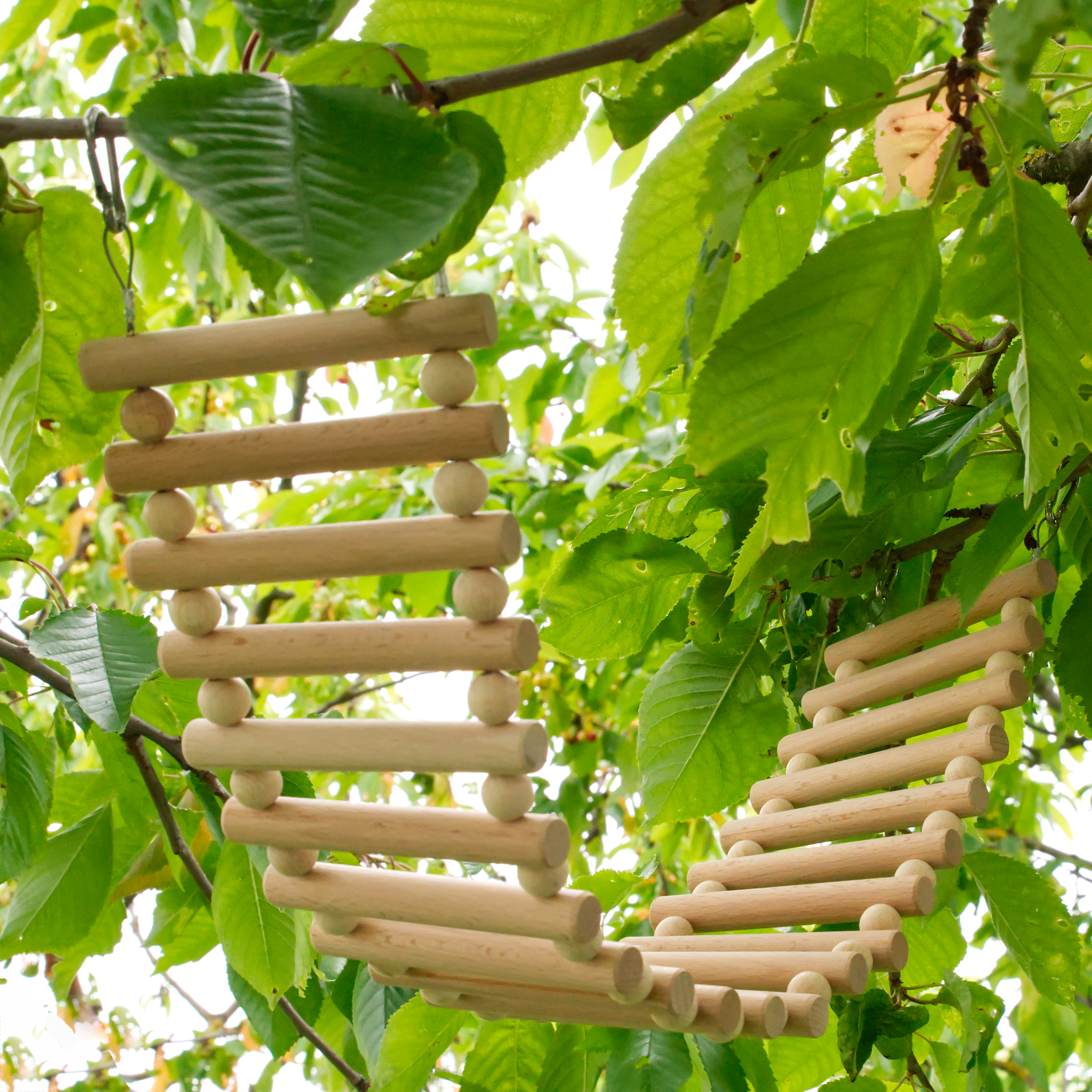 holzbruecke-leiter-vogeleinrichtung-vogelspielzeug-koernerbude1